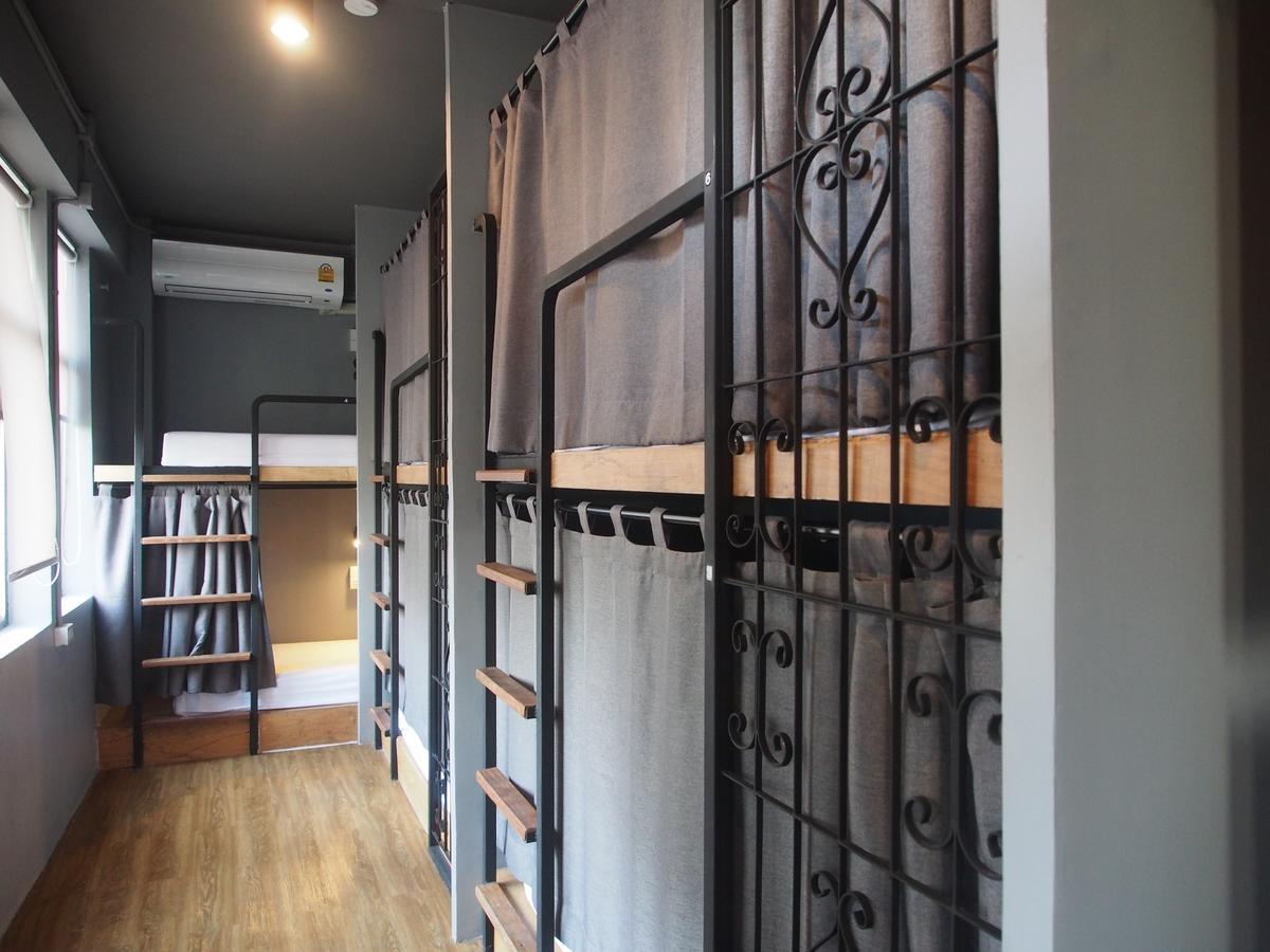 Private 6 Bunk-Bed Room Shared Bath