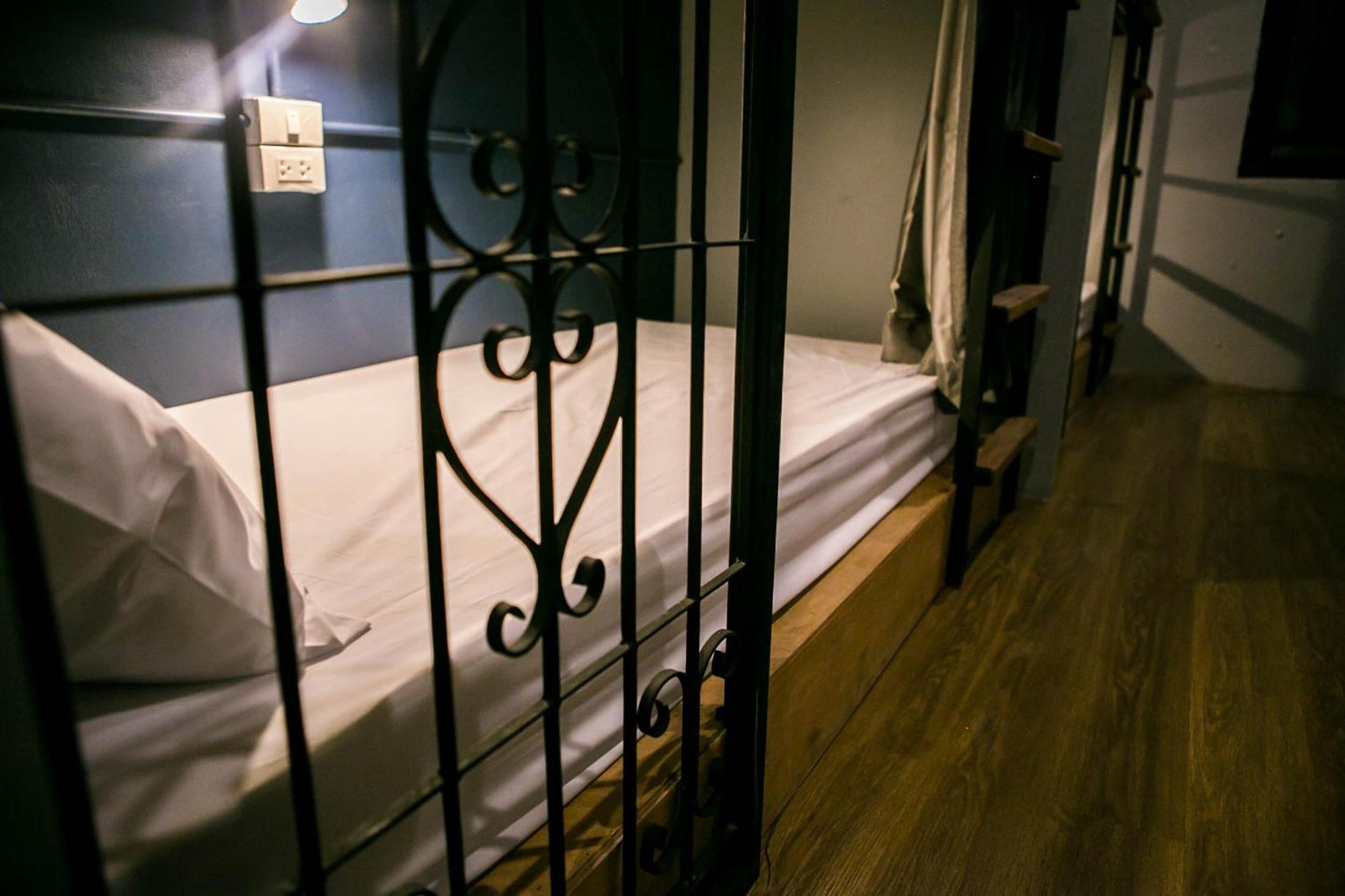 Bed 6-Bed Female Dormitory Room